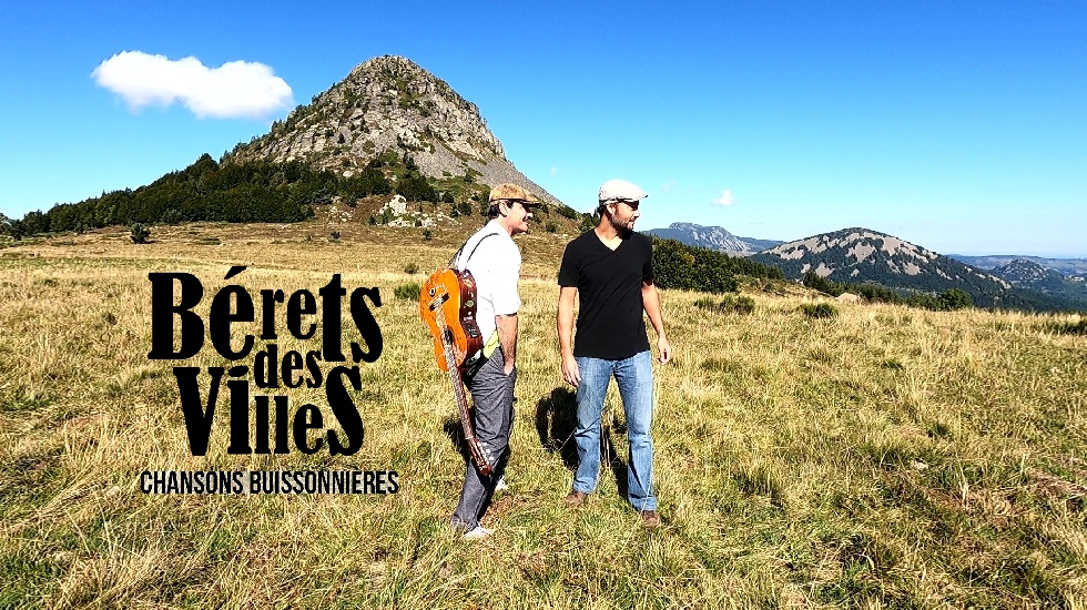 festival Ardèche œnotourisme vin d'Ardèche, les bérets des villes , Rosières, Aubenas, Les Vans, Joyeuse, concert au milieu des vignes.